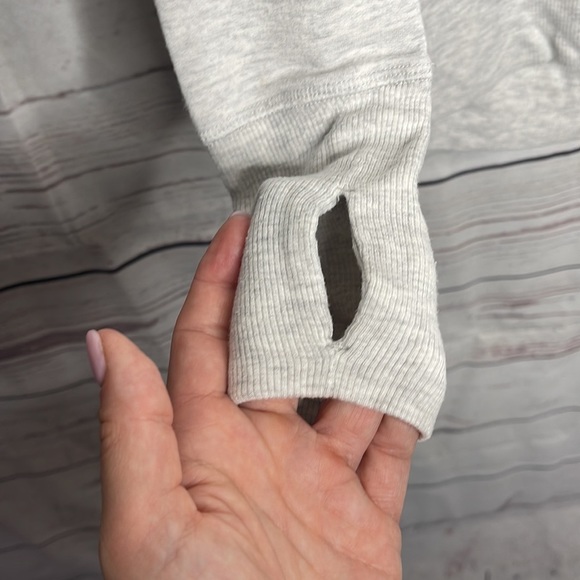 Athleta HiLo Thin Sweatshirt w/a Thumbholes Sz XXS! - Picture 4 of 6